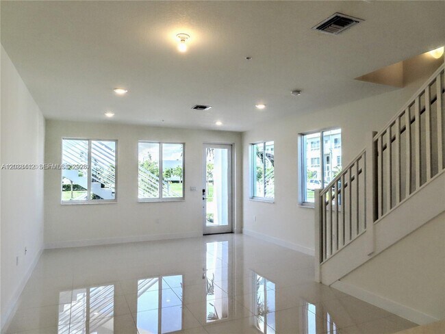 Building Photo - 6401 NW 103rd Pl