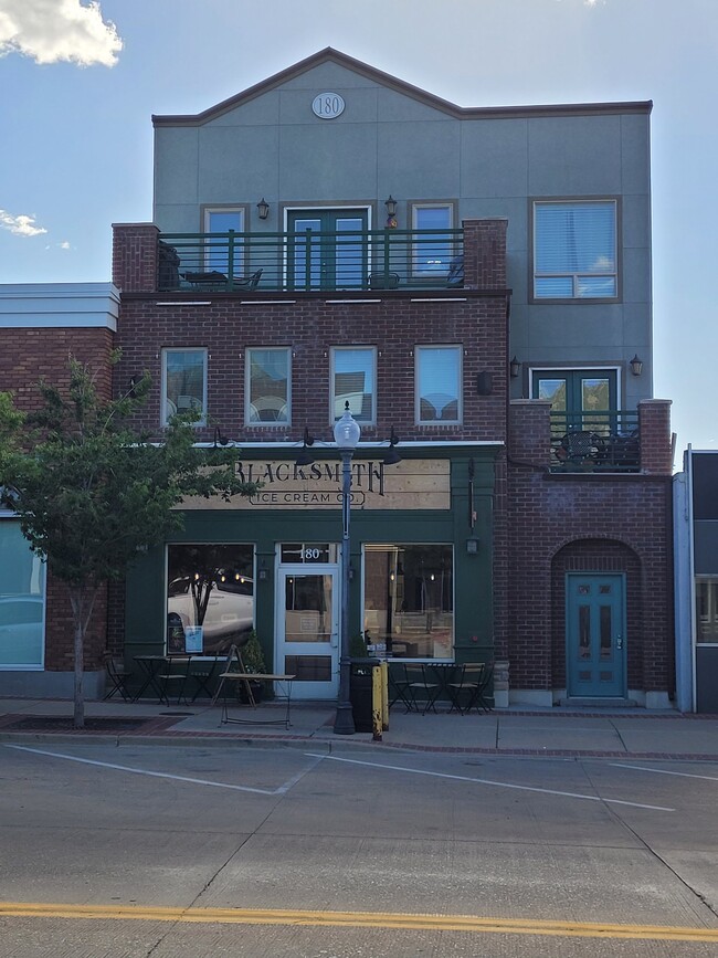 Building Photo - 180 S Main St