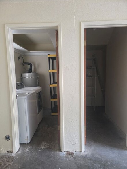 Building Photo - 420 Dela Vina Ave