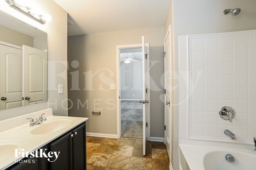 Building Photo - 9017 Sharpes Cir