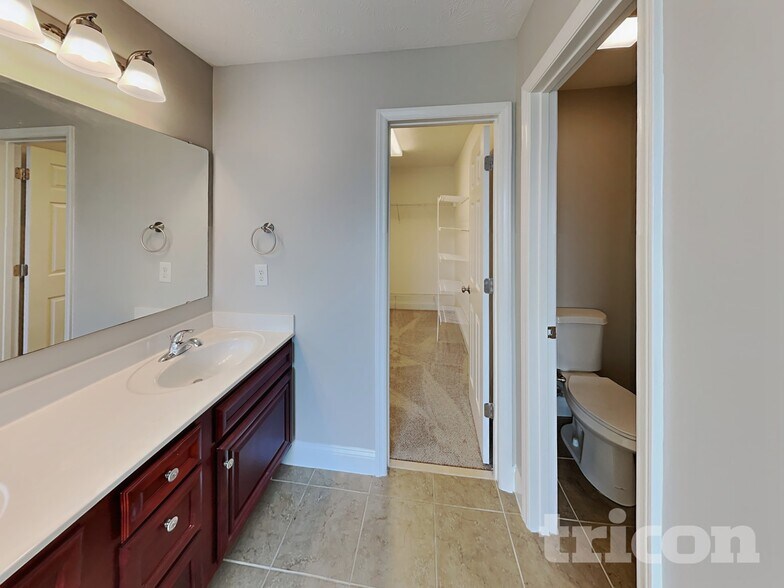 Building Photo - 15 Summerseat Way