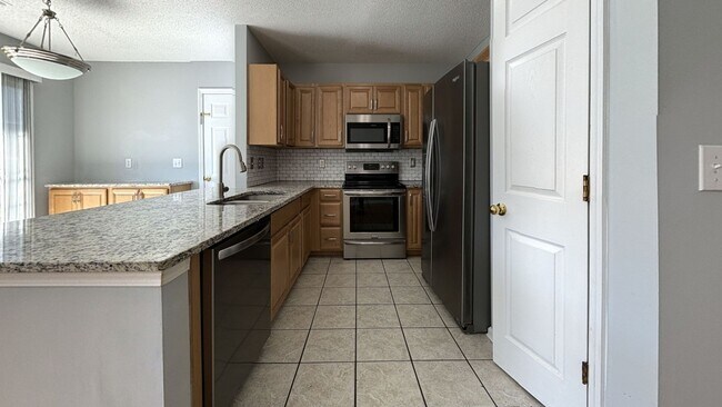 Building Photo - 3 Bedroom, 2.5 Bath - Ladson Area