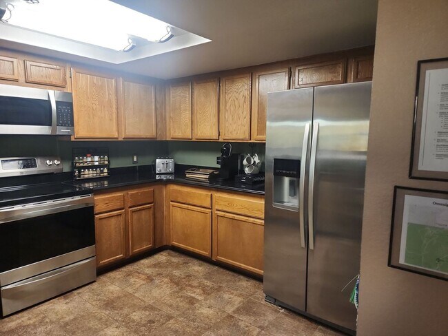 Building Photo - Alpine Court Condo Available Now!