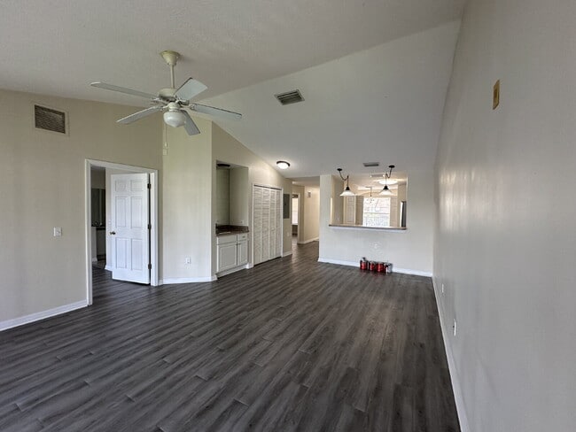 Building Photo - "Charming 2-Bed, 2-Bath Retreat with 1212 ...