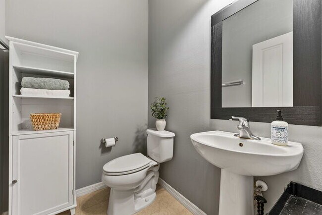 Building Photo - Corner Lot- Close to Disney- Four Bedroom Home for Rent