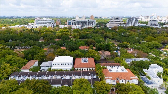 Building Photo - 622 Malaga Ave