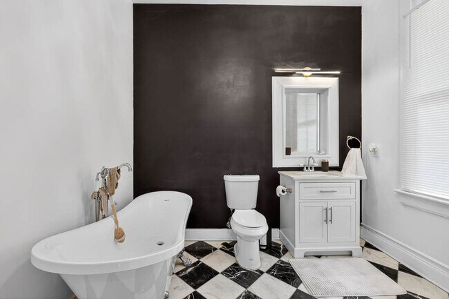 Building Photo - 1015 Union St