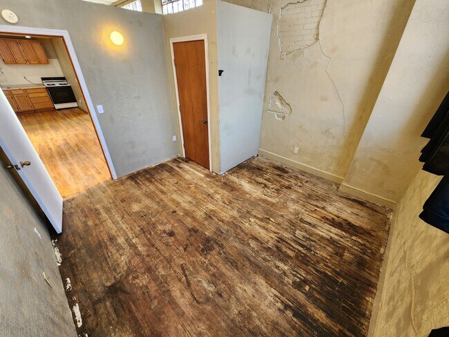 Building Photo - 208 MAINApt