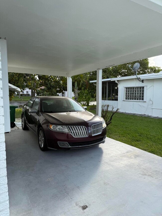 Building Photo - 6808 NW 70th St