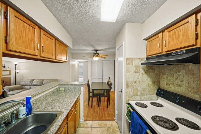 Building Photo - 2120 El Paseo St