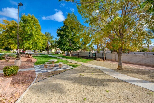 Building Photo - Renovated and Modern. This fantastic 2br in a gated community in Silverado Ranch has all the amen...