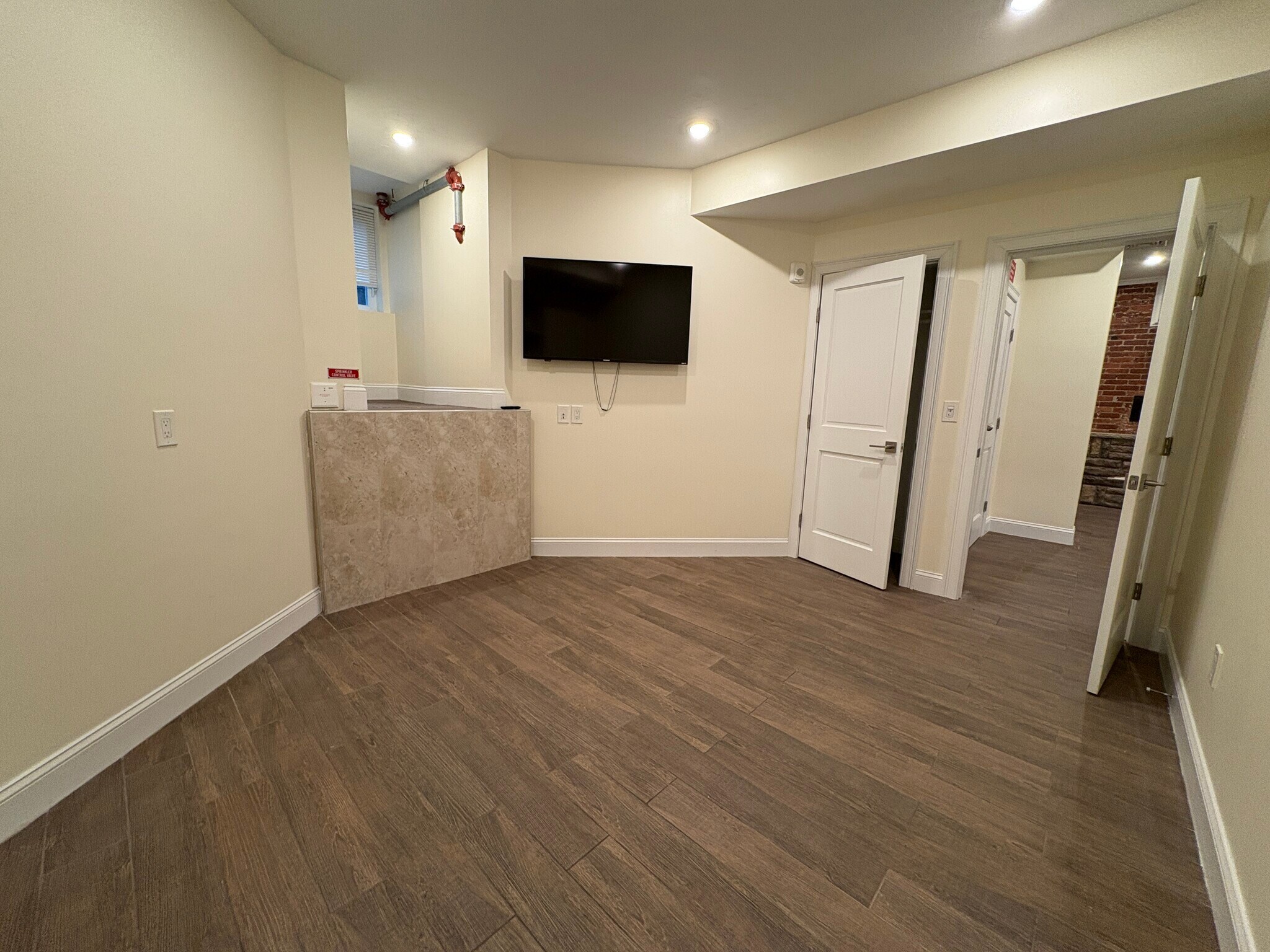 Building Photo - 1614 Beacon St