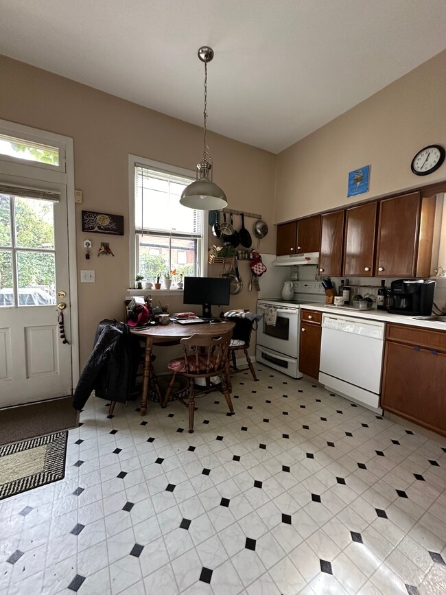 kitchen - 560 S 3rd St