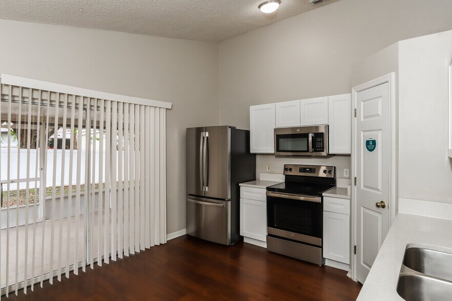 Building Photo - 30542 Double Dr