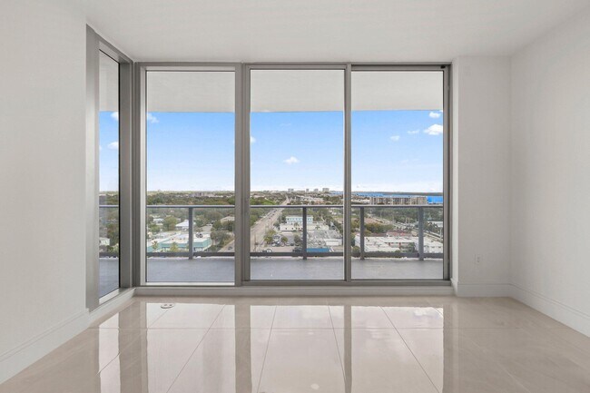 Building Photo - 220 Lake Shore Dr