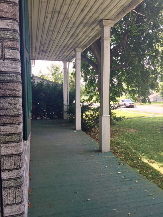 Primary Photo - 228 W Main St