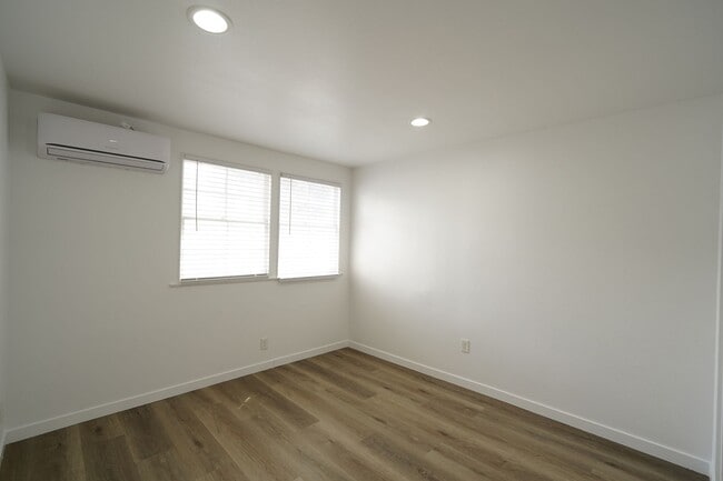 Building Photo - 4920 Granada Ave