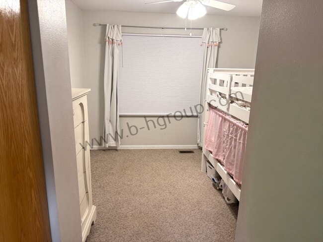 Building Photo - Rare Find!