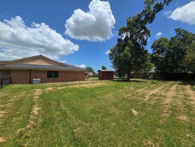 Building Photo - 435 Rollingwood St