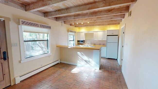 Building Photo - 948 Los Lovatos Rd