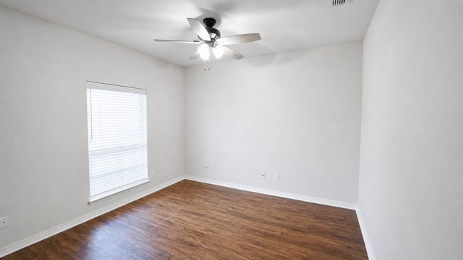 Building Photo - 2310 Summer Brook Dr