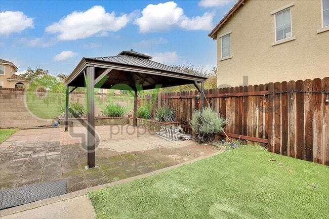 Building Photo - 461 Anjou Cir