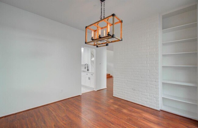 Building Photo - 5867 Sugar Hill Dr