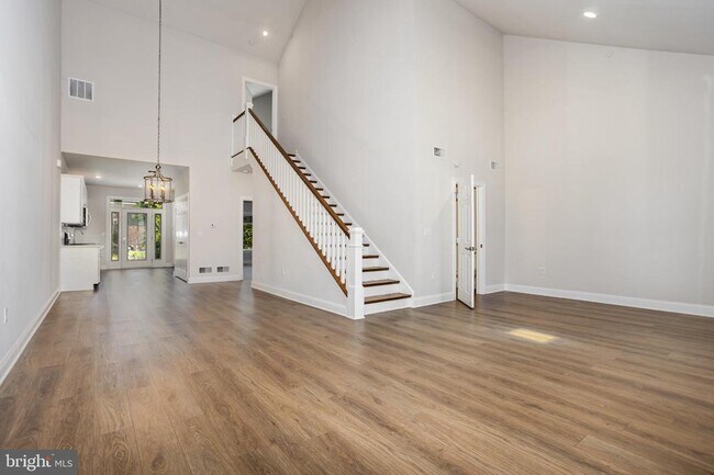 Building Photo - 163 High Pointe Dr