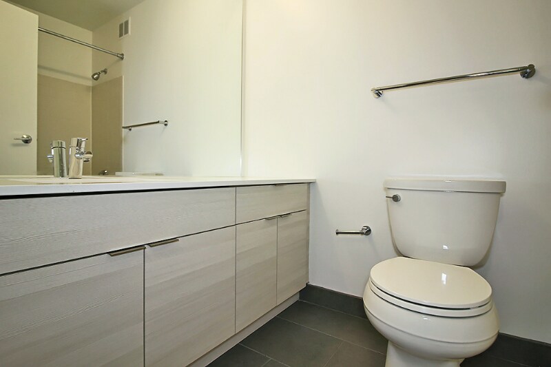 Building Photo - 410 E Ohio St