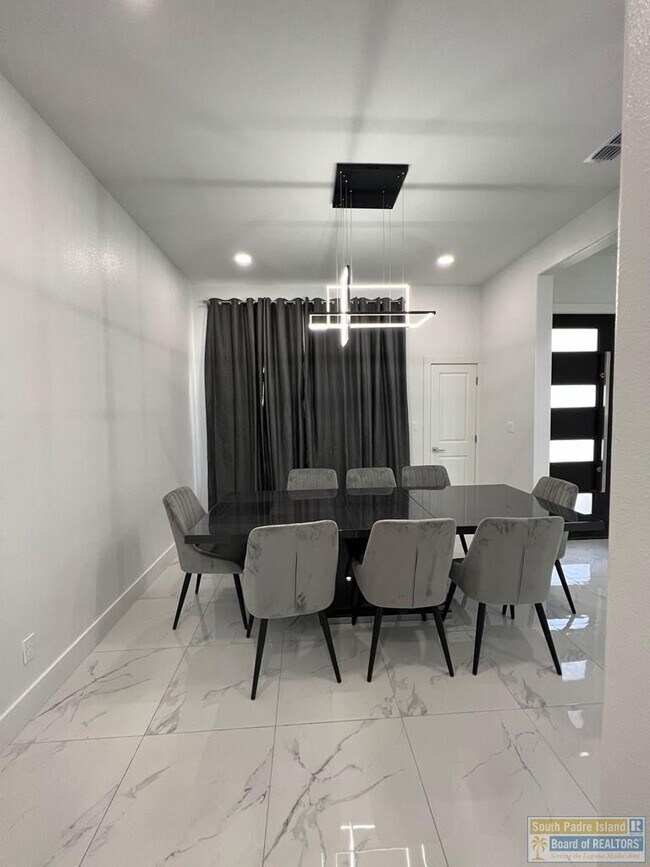 Building Photo - 154 Oleander Dr