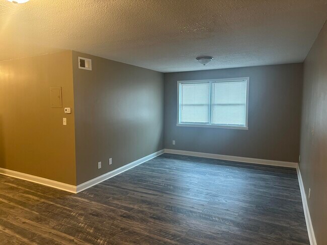 Building Photo - 240 Geri Ln