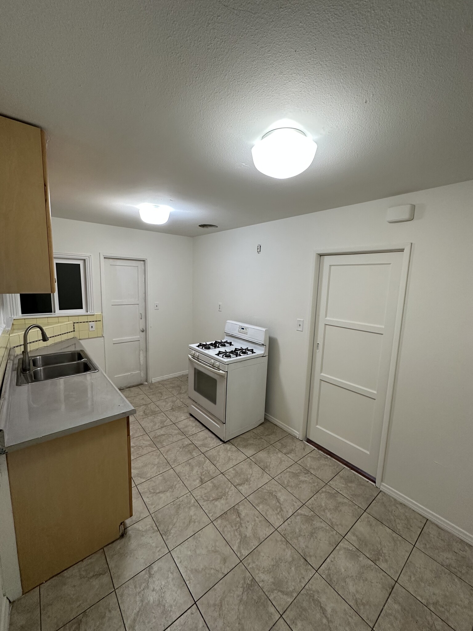 Kitchen and dining room - 3447 Caspian Ave