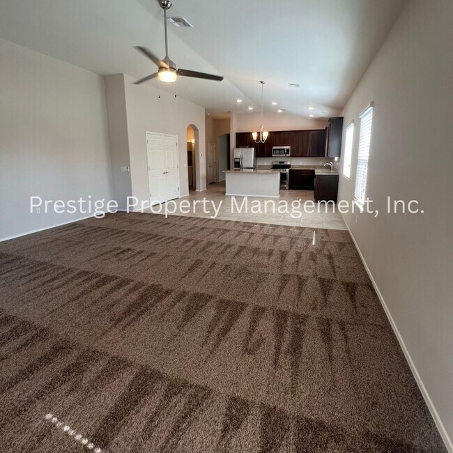 Building Photo - 3BD+Den/3BA Marana Home With Wonderful Com...