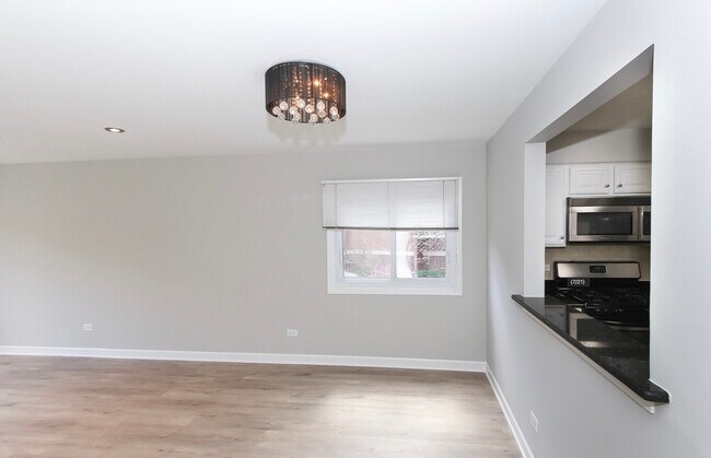 Building Photo - 677 S River Rd