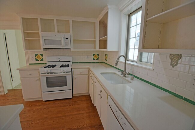 Building Photo - 3 br, 1.5 bath House - 2010 N Street