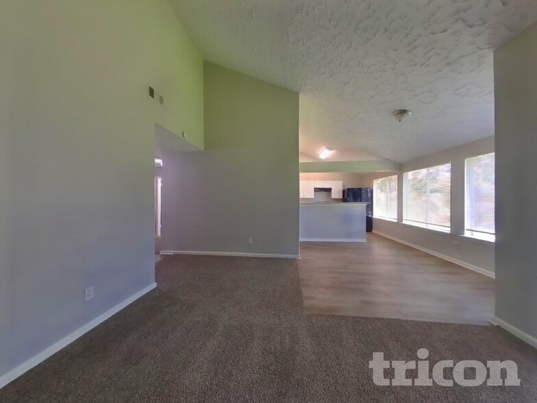 Building Photo - 10919 Almond Grove