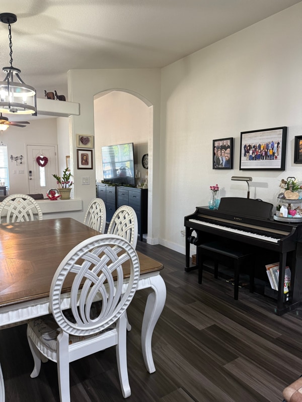 Building Photo - 120 N Val Vista Dr