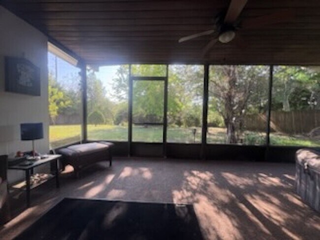 Building Photo - 247 Cocos Dr