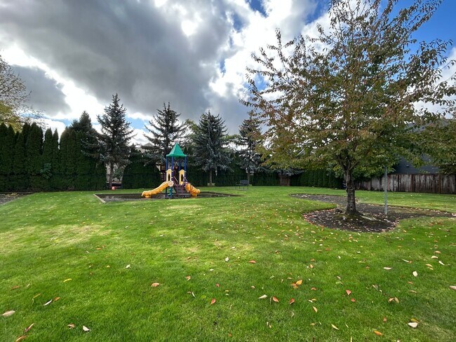 Building Photo - Gorgeous 4 Bed, 2.5 Bath Tuscany Home!