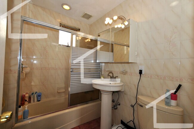 Building Photo - 215 Saint Paul St