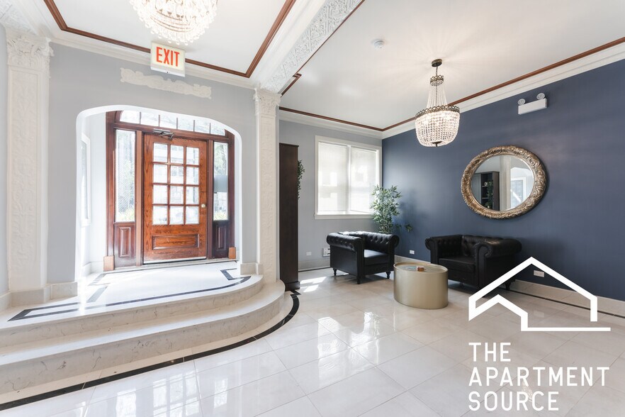 Building Photo - 640 W Wrightwood Ave