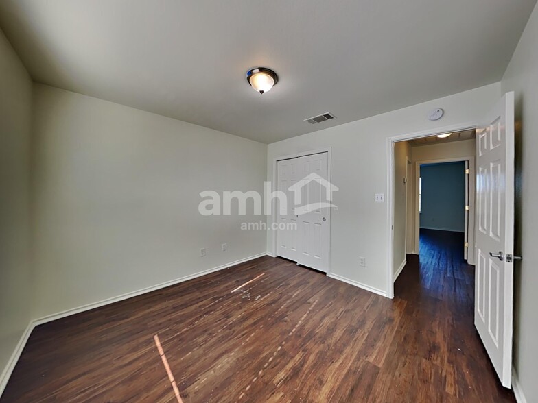 Building Photo - 256 Poplarwood Dr