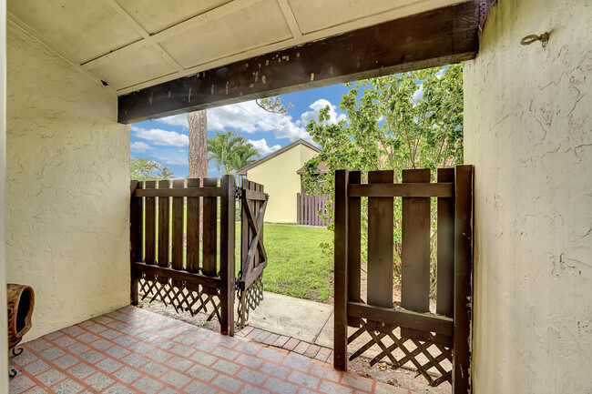 Building Photo - 5292 Bosque Ln