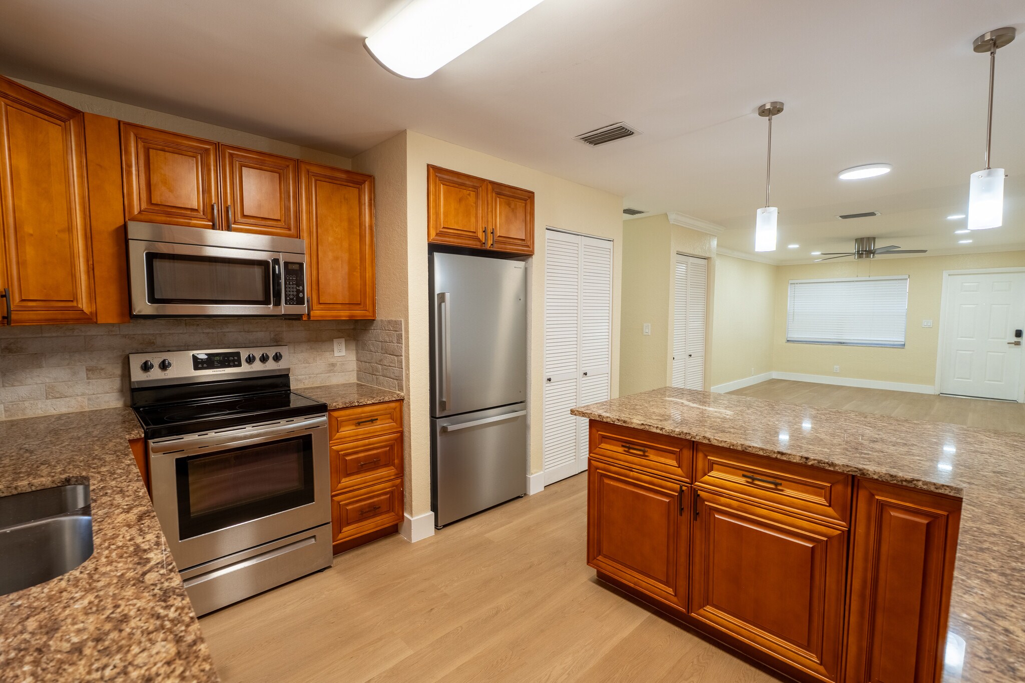 Building Photo - 10911 NW 45th St