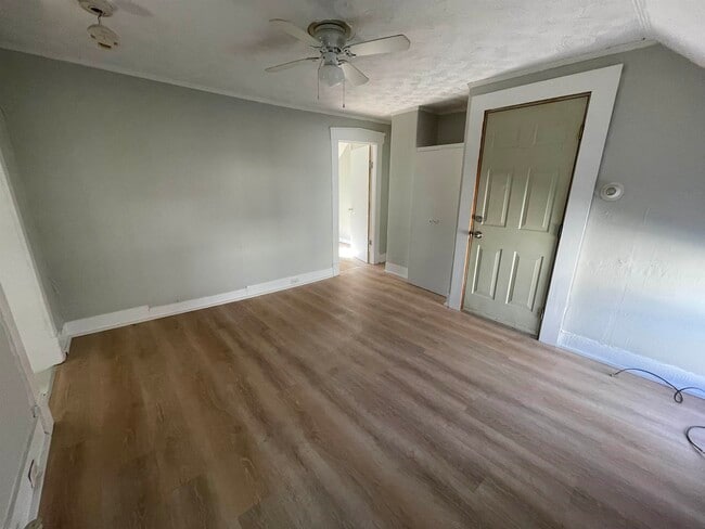 Building Photo - 52 Chestnut Ave