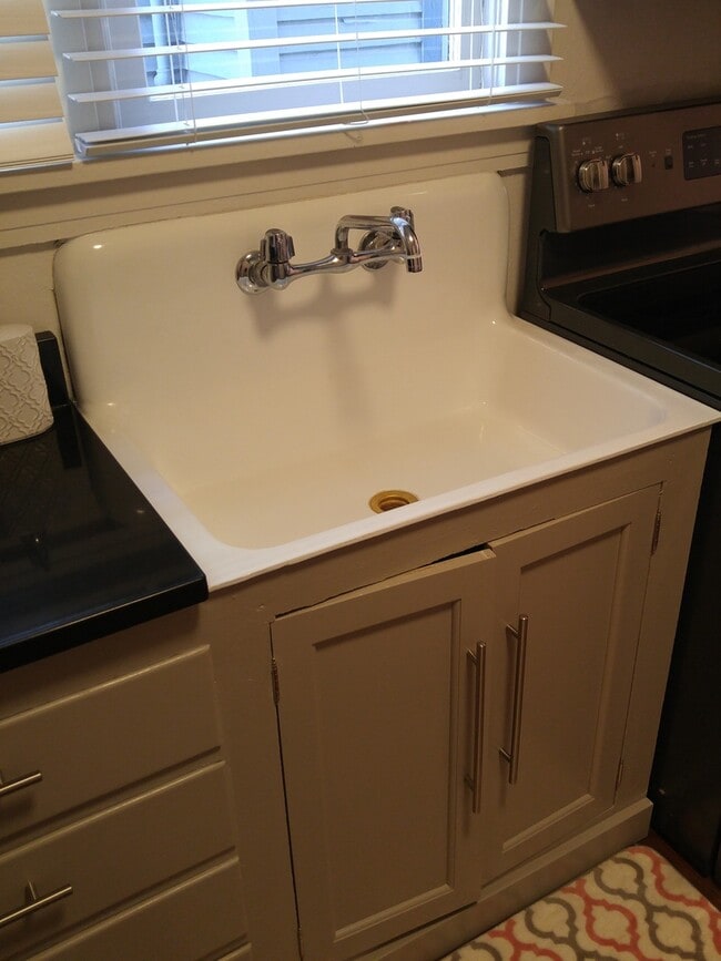 Building Photo - 170-704-708 Broadway Duplex, Bend