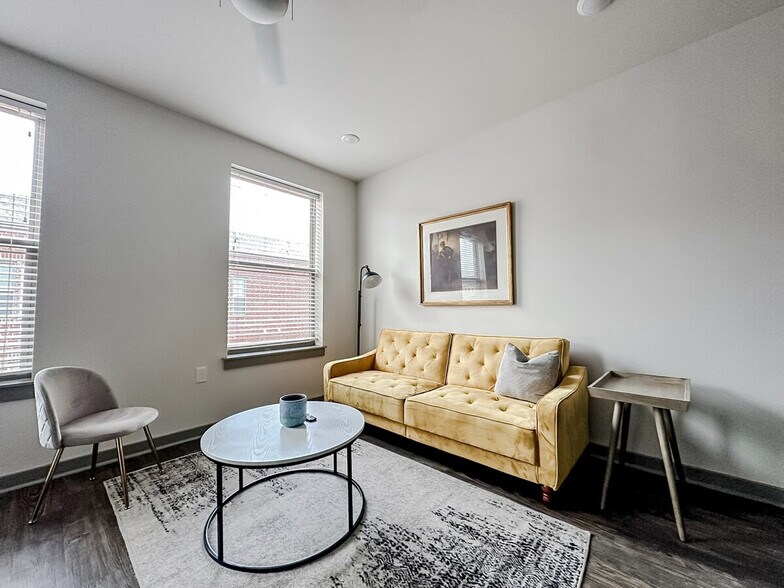 Primary Photo - 111 E 4th St