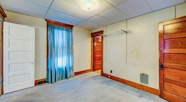 Building Photo - 205 W Fulton St