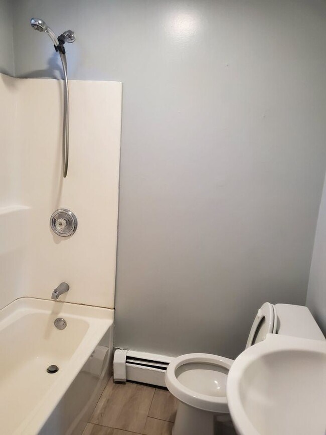 Building Photo - 155 Shaw St