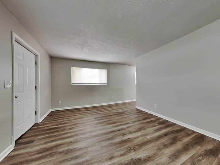 Building Photo - 2318 Burpee Dr W